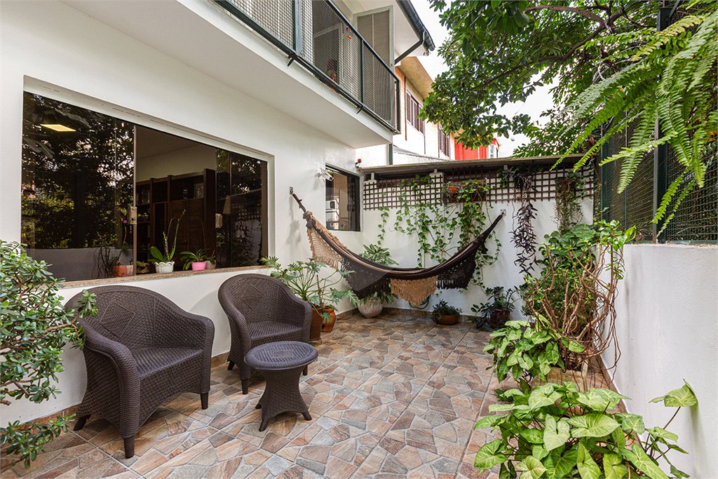 Sobrado à venda com 4 quartos, sendo 2 suítes,  em Vila Madalena, São Paulo, SP