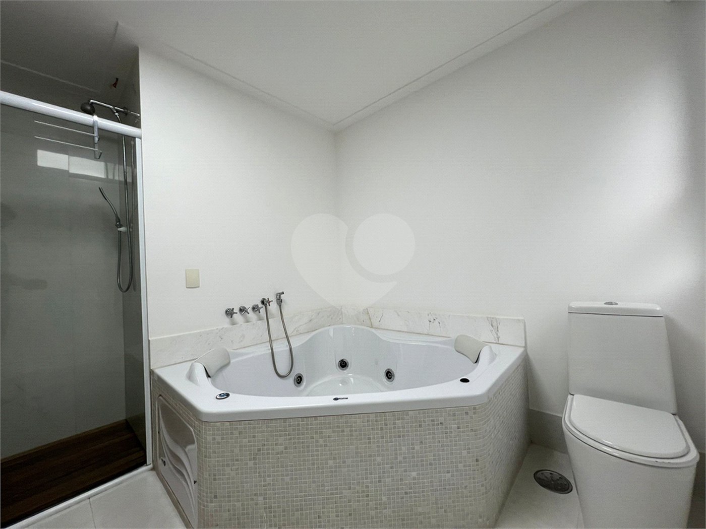 Casa à venda com 4 quartos, sendo 3 suítes,  no condomínio Domus, São Paulo - SP