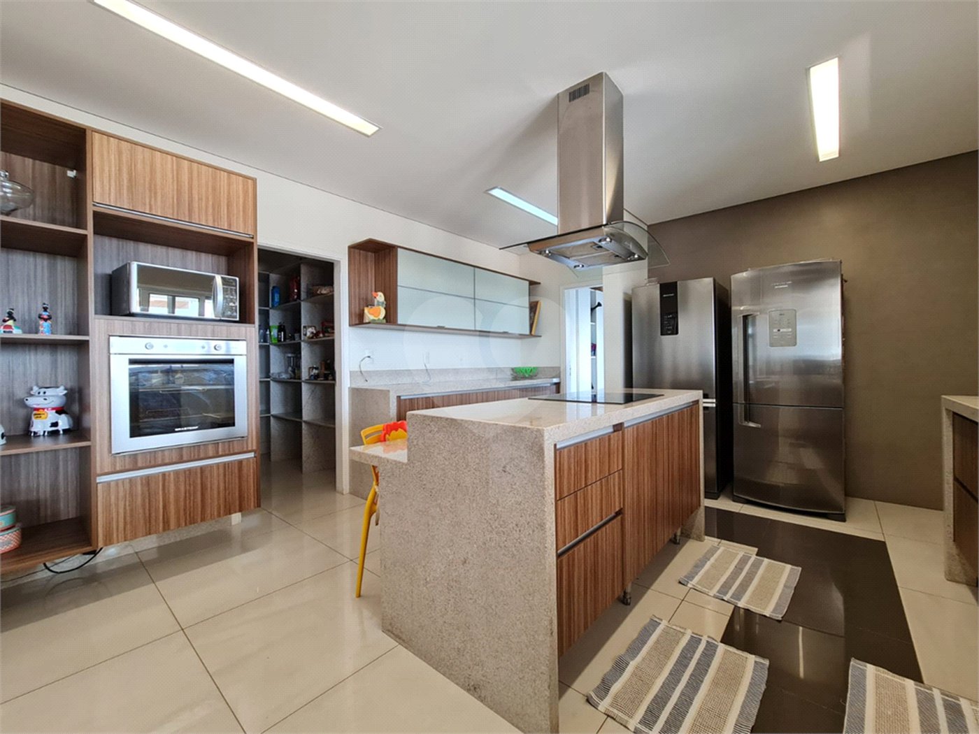 Casa à venda ou para alugar com 4 suítes no condomínio Residencial Jardim Primavera, Louveira - SP