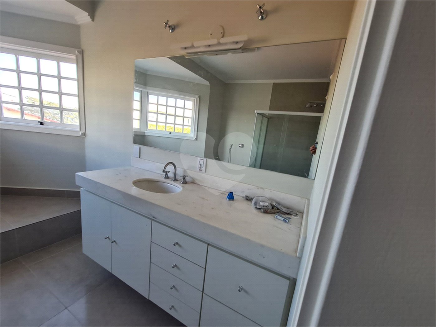 Casa à venda com 3 suítes no condomínio Estância Marambaia, Vinhedo - SP