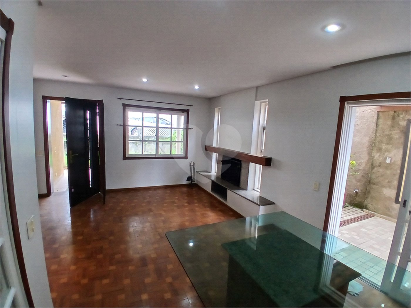 Casa à venda ou para alugar com 3 quartos, sendo 2 suítes, no condomínio Chácara das Rosas, São Paulo - SP