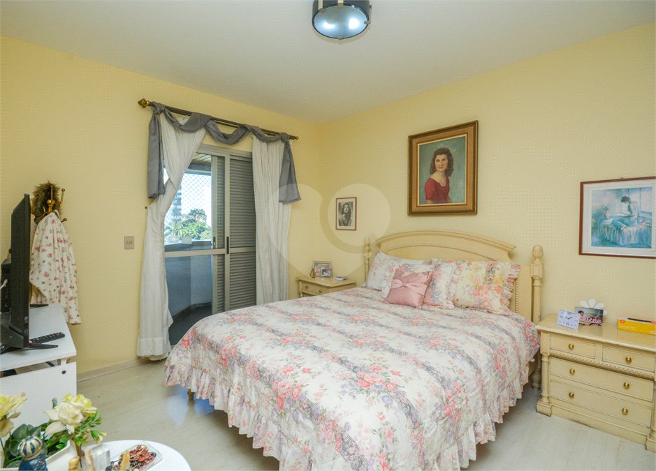 Apartamento à venda com 4 quartos, sendo 1 suíte, em Moema, São Paulo, SP