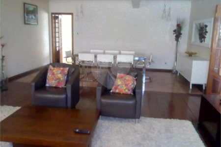 Casa Térrea à venda com 3 quartos, sendo 2 suítes, em Vila Rosália, Guarulhos, SP