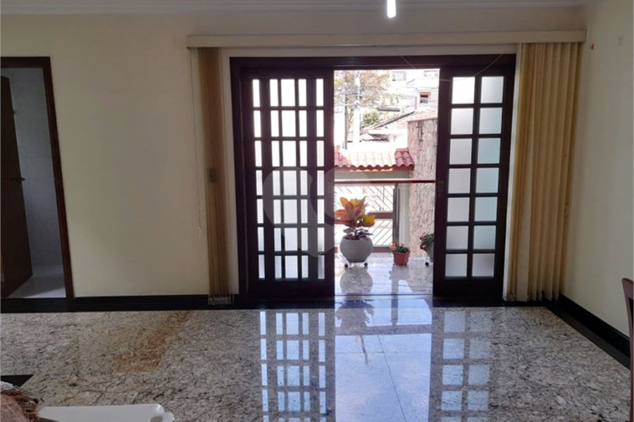 Sobrado à venda com 3 suítes em Vila Romero, São Paulo, SP