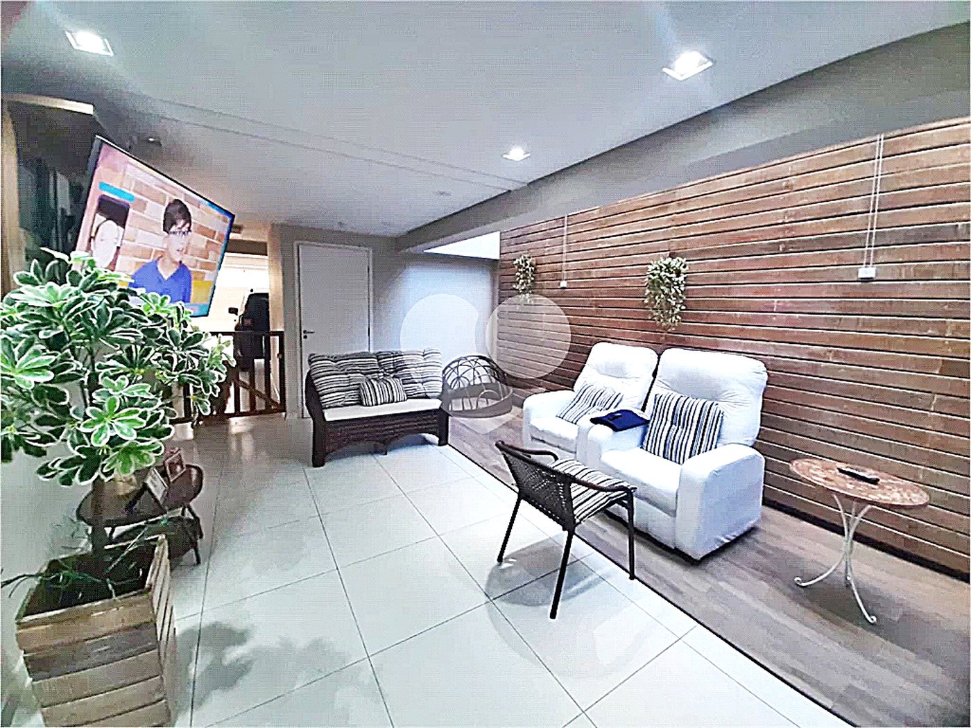 Casa à venda com 5 quartos, sendo 2 suítes, no condomínio Florada da Serra, São Paulo - SP