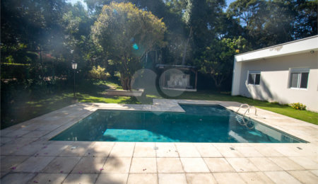 Casa à venda com 4 quartos, sendo 1 suíte,  no condomínio Sítio das Hortências, São Roque - SP