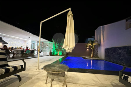 Casa à venda com 5 quartos, sendo 1 suíte, em Caravelas, Armação dos Búzios, RJ