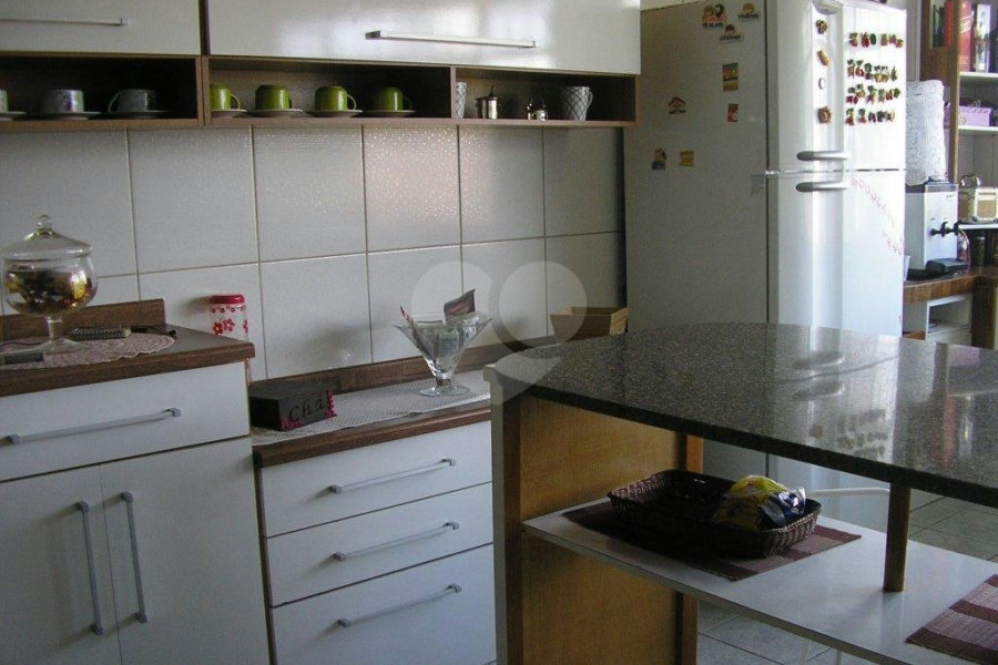 Sobrado à venda com 3 quartos em Carandiru, São Paulo, SP