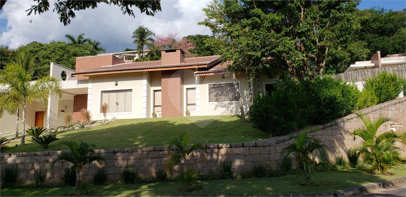 Casa à venda com 3 quartos, sendo 1 suíte, no condomínio Estância Marambaia, Vinhedo - SP