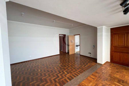 Ótima oportunidade para moradia ou investimento comercial!