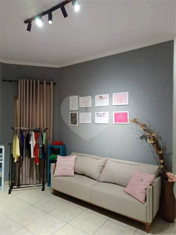 Sobrado à venda com 3 quartos, sendo 1 suíte, em Jardim Karolyne, Votorantim, SP