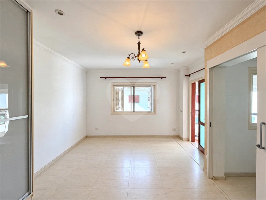 Casa à venda com 3 quartos, sendo 1 suíte, no condomínio Vila das Emboabas, São Paulo - SP