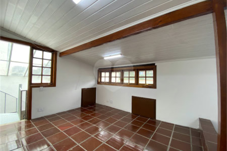 Sobrado à venda com 7 quartos, sendo 2 suítes, em Brooklin Paulista, São Paulo, SP