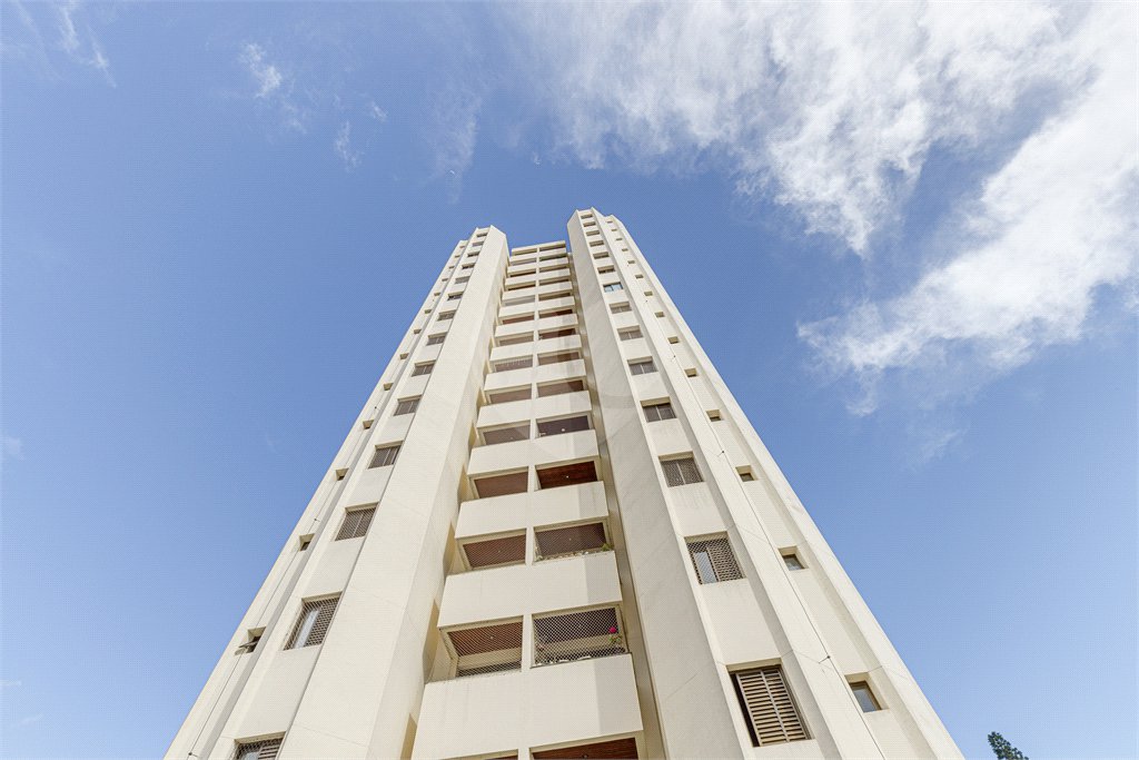 Apartamento à venda com 3 quartos, sendo 1 suíte, em Alto da Boa Vista, São Paulo, SP