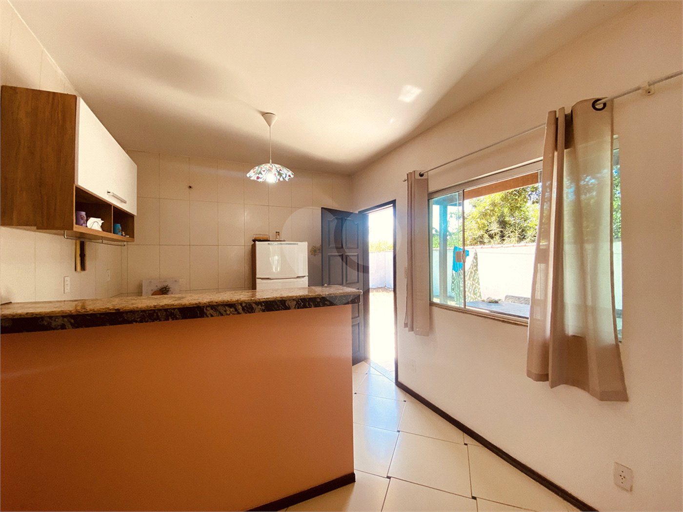 Casa em condomínio para alugar com 2 quartos, sendo 1 suíte, em Caravelas, Armação dos Búzios, RJ