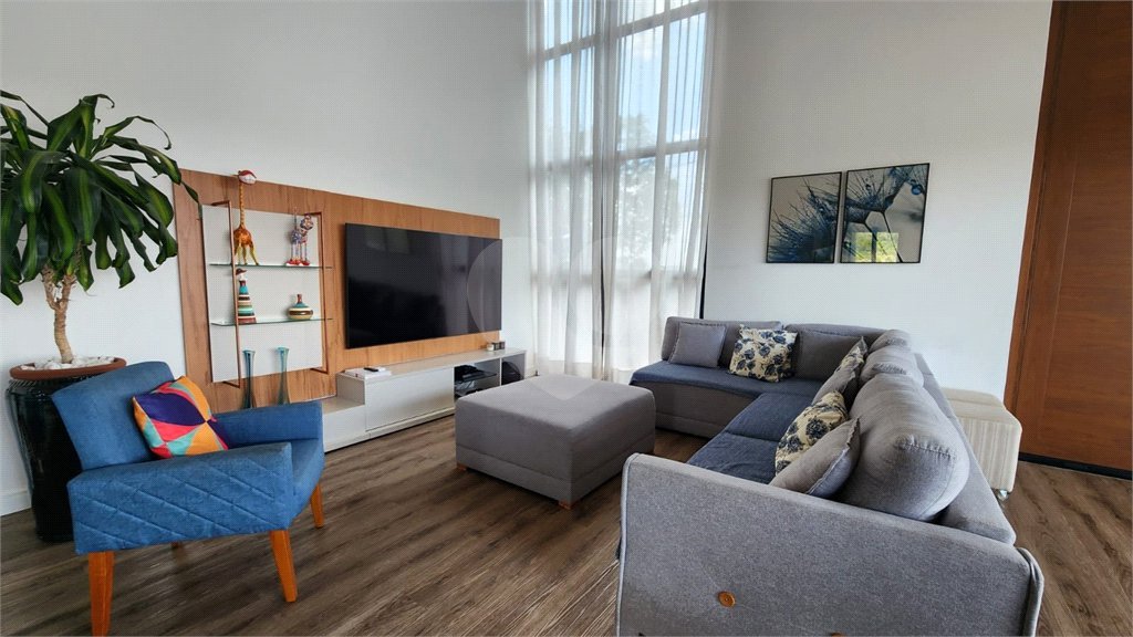 Casa à venda com 6 quartos, sendo 5 suítes, no condomínio Jardim Primavera, Louveira - SP