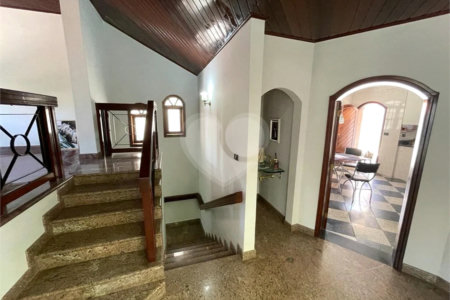 Casa à venda com 6 quartos, sendo 1 suíte, no condomínio Granja Olga I, Sorocaba - SP