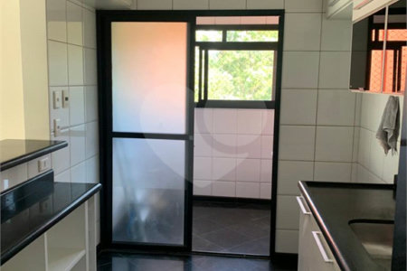 Apartamento à venda com 3 quartos, sendo 1 suíte,  em Vila Andrade, São Paulo, SP