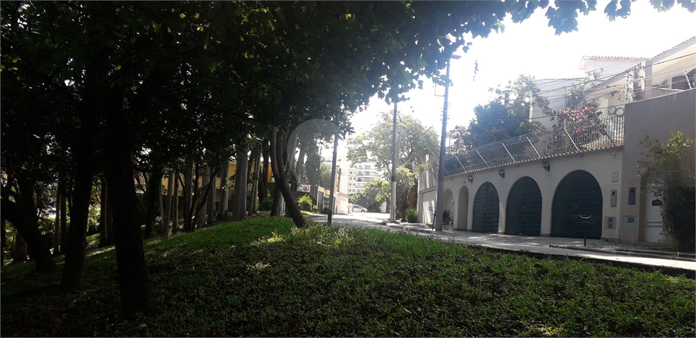 Casa à venda com 3 quartos, sendo 2 suítes, em Jardim Leonor, São Paulo, SP