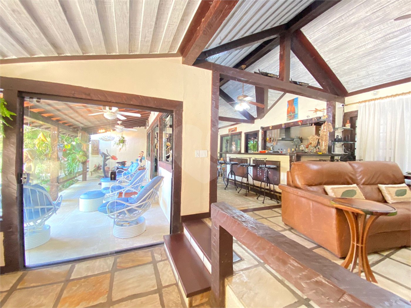 Casa à venda com 6 quartos, sendo 4 suítes, em Canto, Armação dos Búzios, RJ