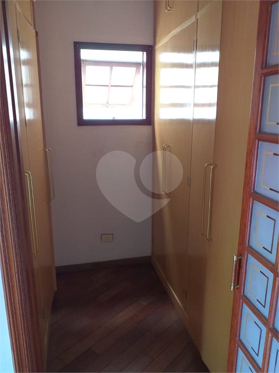 Sobrado à venda com 4 quartos, sendo 2 suítes, em Tremembé, São Paulo, SP