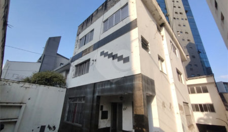 Sobrado à venda com 7 quartos, sendo 6 suítes, em Aclimação, São Paulo, SP