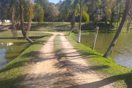 Sítio à venda com 4 quartos, sendo 1 suíte,  em Cruz das Almas, Biritiba-mirim, SP