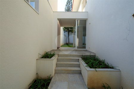 Casa à venda com 5 quartos, sendo 4 suítes, em Jardim Marajoara, São Paulo, SP
