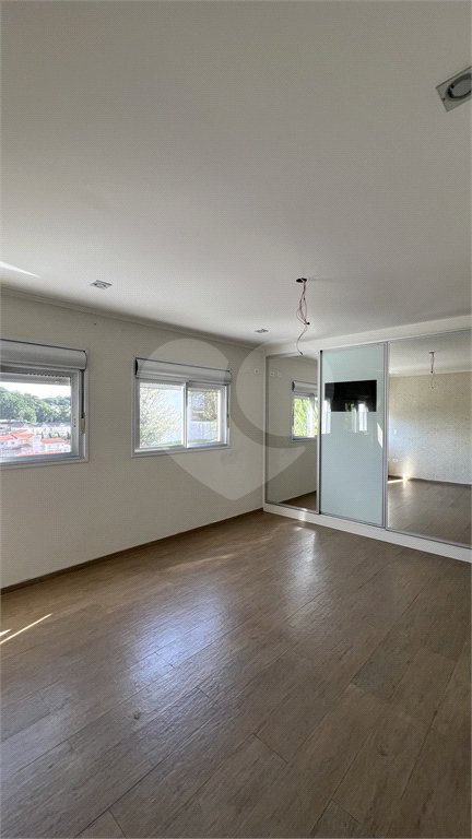 Casa à venda com 3 quartos, sendo 2 suítes, no condomínio Mirante do Horto, São Paulo - SP