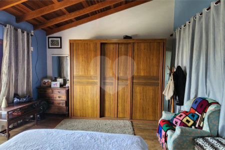 Sobrado à venda com 4 quartos, sendo 1 suíte, em Vila Romão, Salto, SP