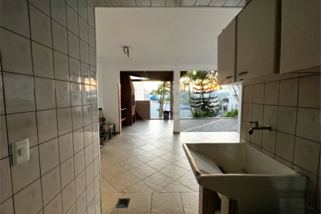 Sobrado à venda com 4 quartos, sendo 1 suíte,  em Vila Curuçá, Santo André, SP