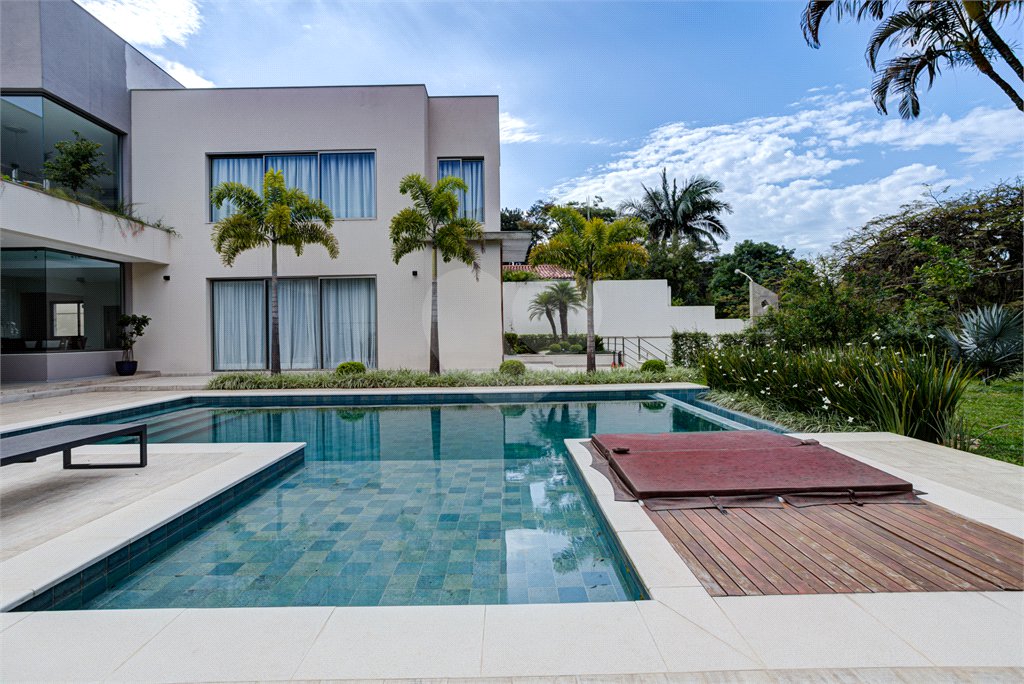 Casa à venda com 5 suítes em Jardim Cordeiro, São Paulo, SP