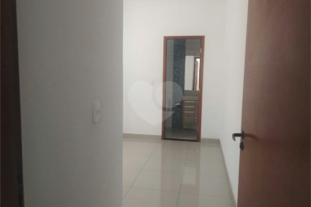 Casa à venda com 3 quartos, sendo 1 suíte, em Parque Industrial, São José dos Campos, SP