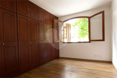 Casa à venda com 4 quartos, sendo 1 suíte, em Vila Tiradentes, São Paulo, SP