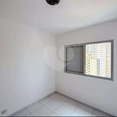 Apartamento à Venda na Aclimação 80m² 2 Dormitórios 1 vaga Sacada Andar Alto Estuda permuta.