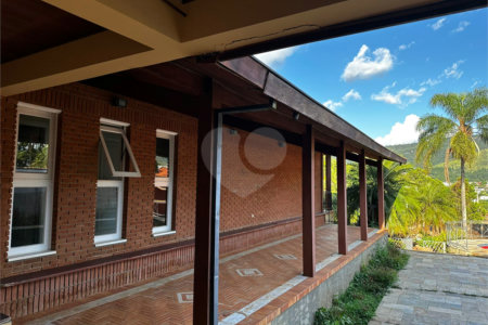 Casa à venda com 4 suítes em Vila Petrópolis, Atibaia, SP