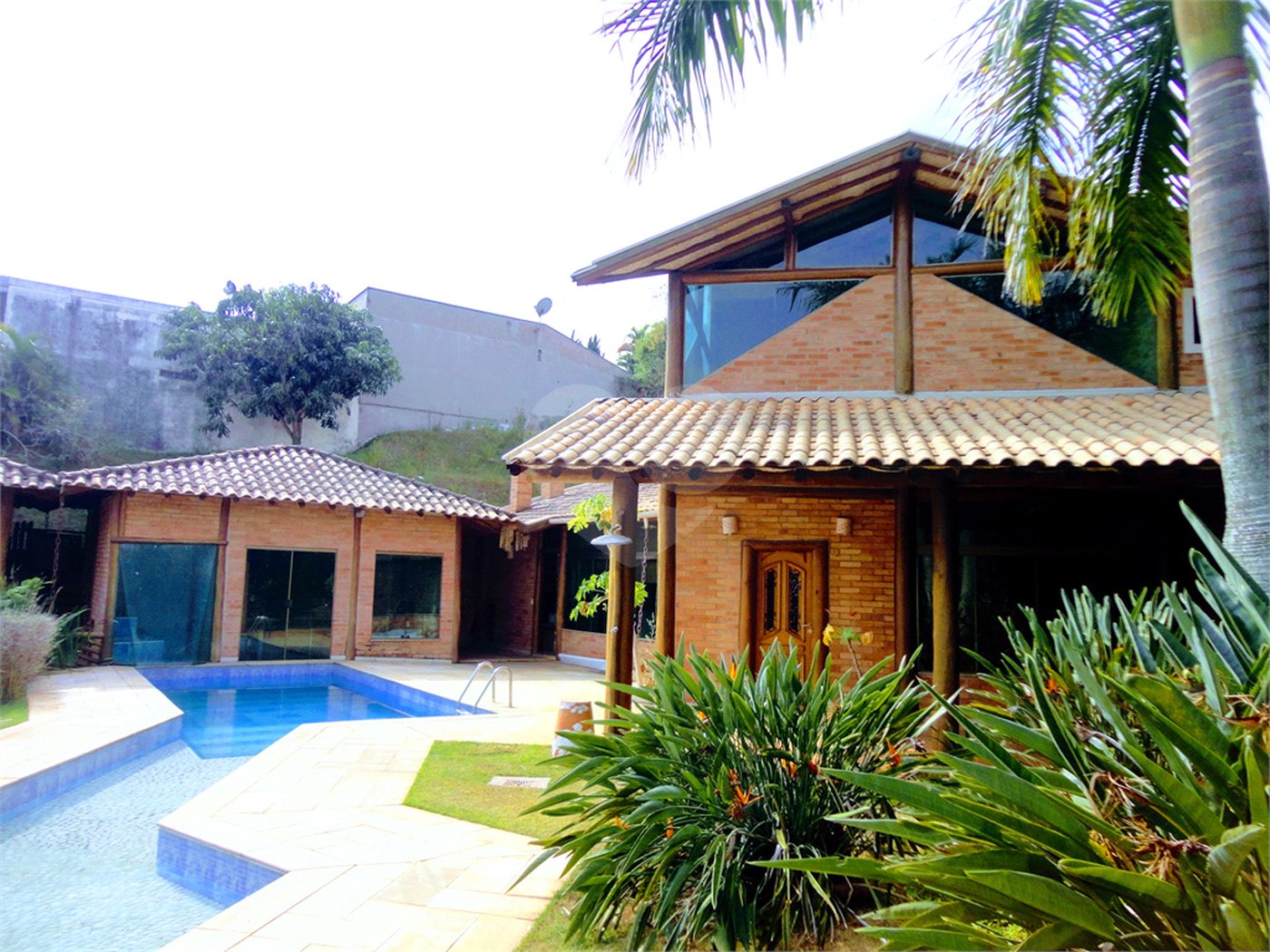 Casa à venda com 4 suítes no condomínio Estância Marambaia, Vinhedo - SP