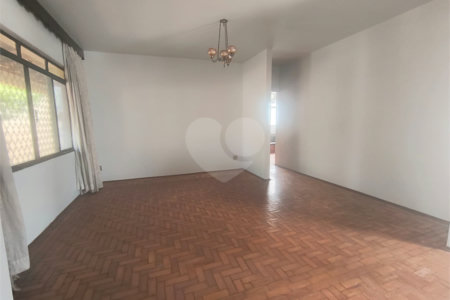 Casa à venda com 3 quartos, sendo 1 suíte, em Vila Santana, Araraquara, SP