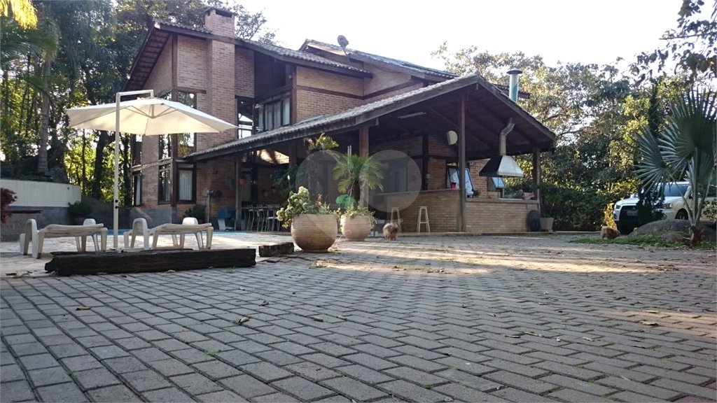 Sobrado à venda com 3 quartos, sendo 2 suítes, em Roseira, Mairiporã, SP