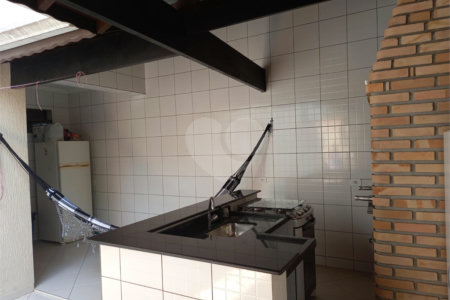 Sobrado à venda com 3 quartos, sendo 1 suíte,  em Vila Lavínia, Mogi das Cruzes, SP