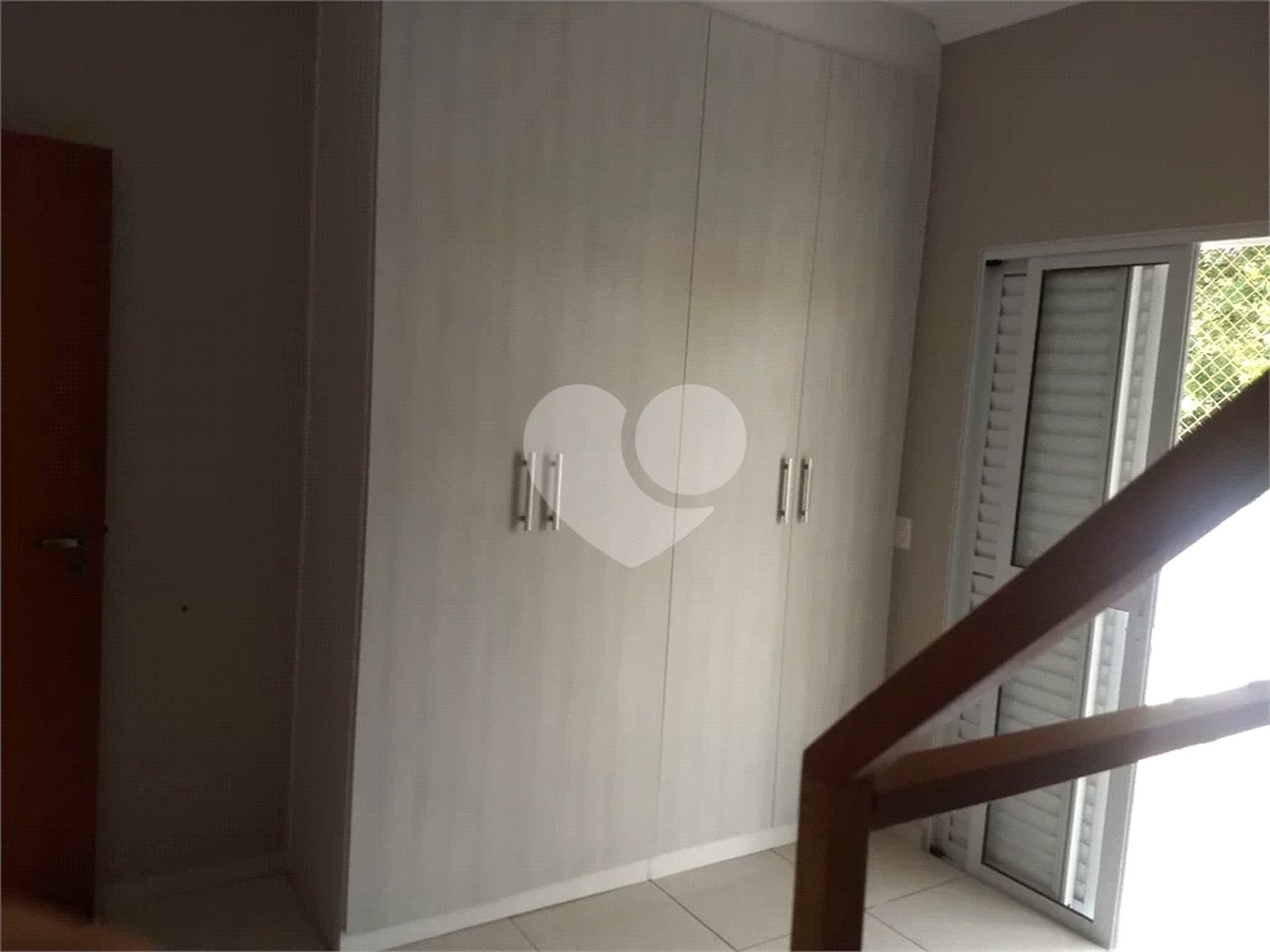 Casa à venda com 3 quartos, sendo 1 suíte, no condomínio Acmti - Colinas do Mosteiro, Terras de Itaici e Recanto dos Pássaros, Indaiatuba - SP