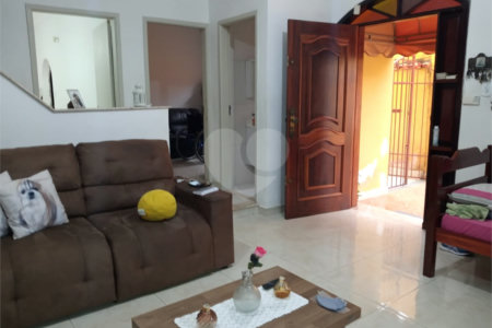 Sobrado à venda com 3 suítes em Vila Lavínia, Mogi das Cruzes, SP