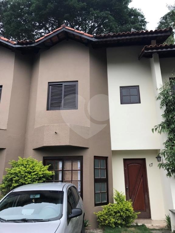 Casa à venda com 3 quartos, sendo 1 suíte, no condomínio Morada dos Pássaros, São Paulo - SP