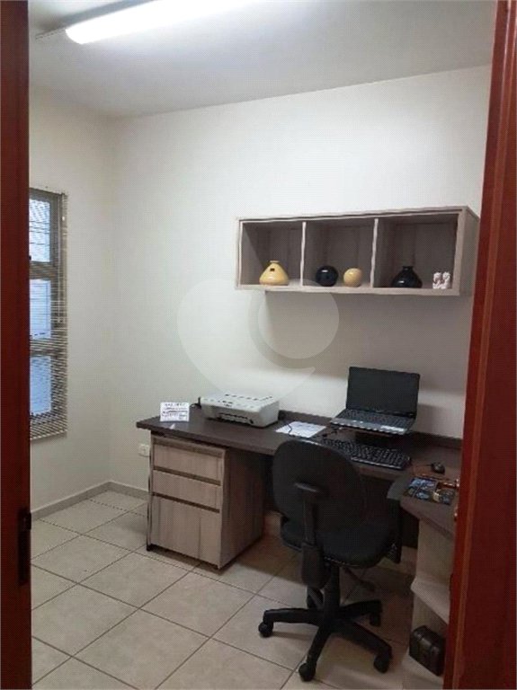 Casa à venda com 4 quartos, sendo 1 suíte, no condomínio Residencial Esplanada, Salto - SP