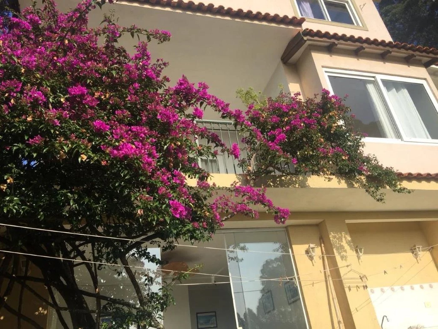 Casa à venda com 5 quartos, sendo 4 suítes, no condomínio Jardim Vitória Régia, São Paulo - SP
