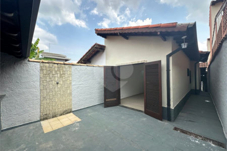 Casa Térrea à venda com 3 quartos, sendo 1 suíte,  em Vila Suissa, Mogi das Cruzes, SP