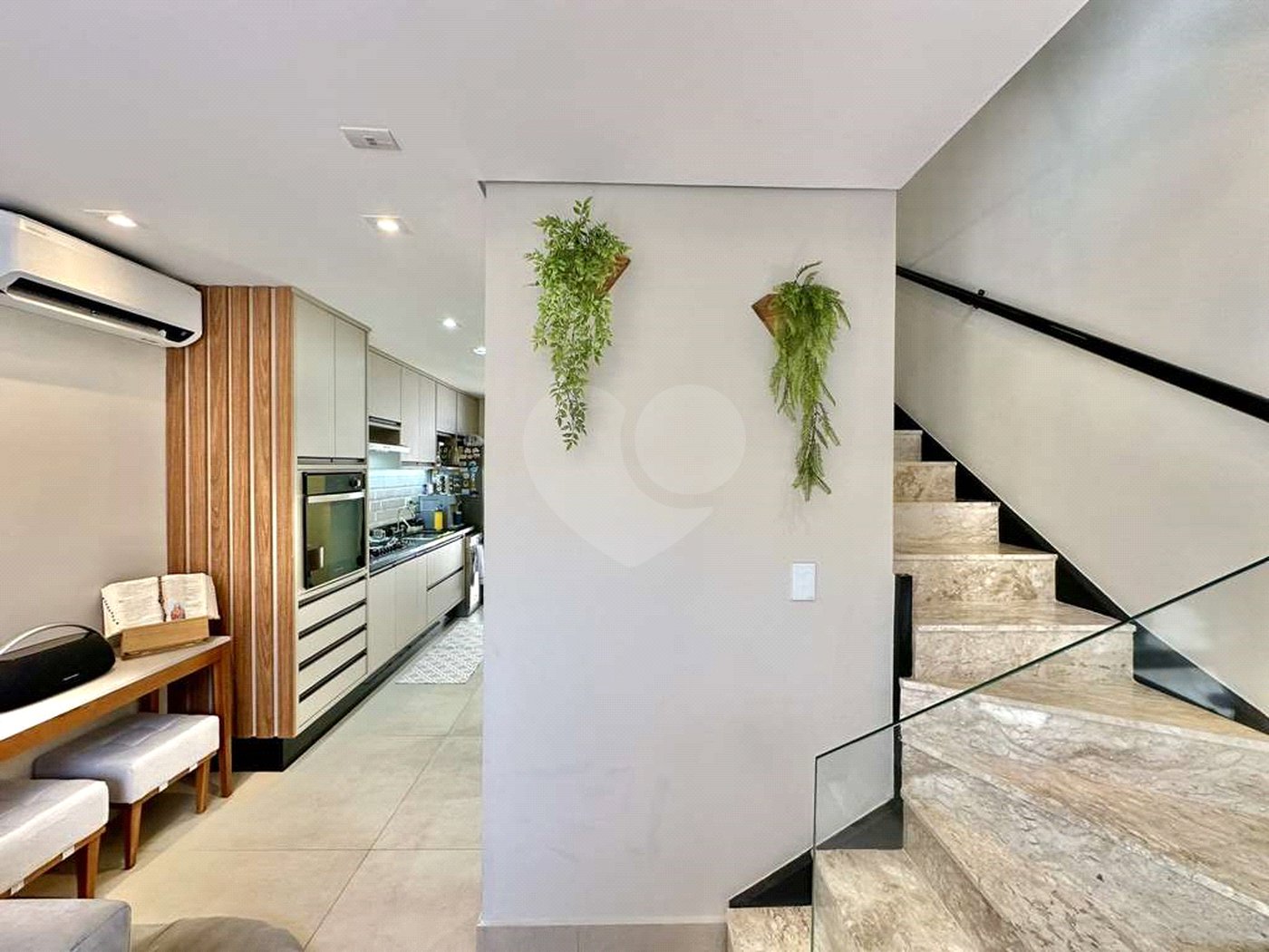 Casa à venda com 2 suítes no condomínio Gran Loft, Cotia - SP