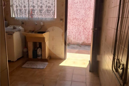 Sobrado à venda com 4 quartos, sendo 2 suítes,  em Campestre, Santo André, SP