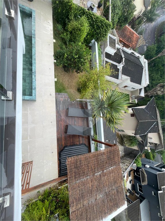 Casa à venda com 3 suítes no condomínio Hills, Arujá - SP