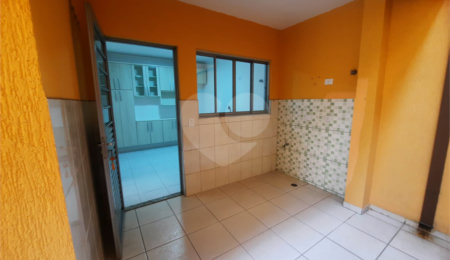 Casa para alugar com 3 quartos, sendo 1 suíte,  no condomínio Residencial Sol Francisco, São Paulo - SP